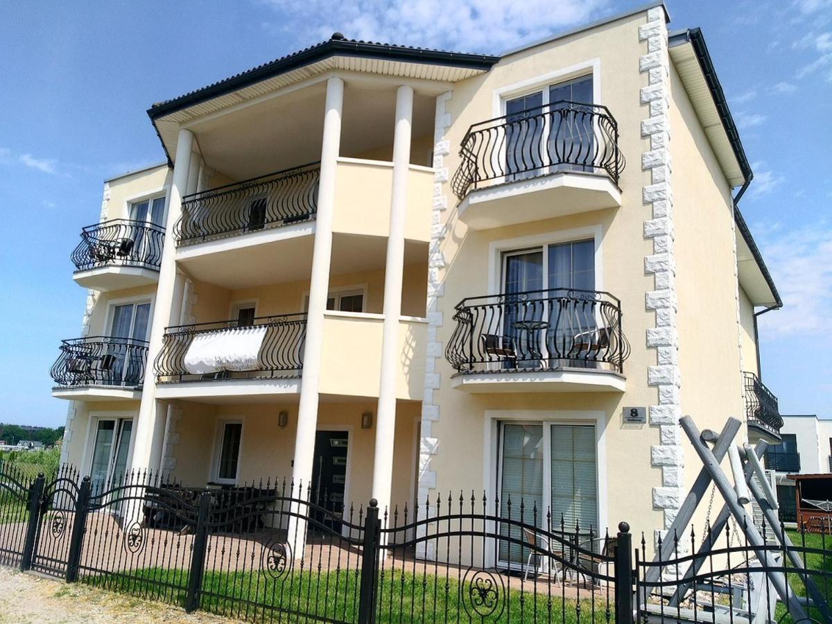Villa Over Lake 미엘노 외부 사진